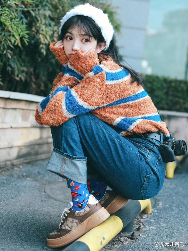 田曦薇最新私服风格引领潮流，时尚魅力独具一格